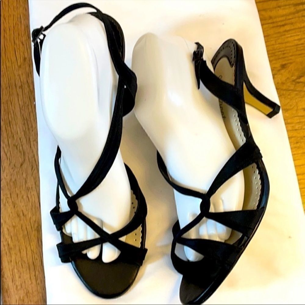 EASY STREET STRAPPY LEATHER/FABRIC SANDALS… - Picture 3 of 7